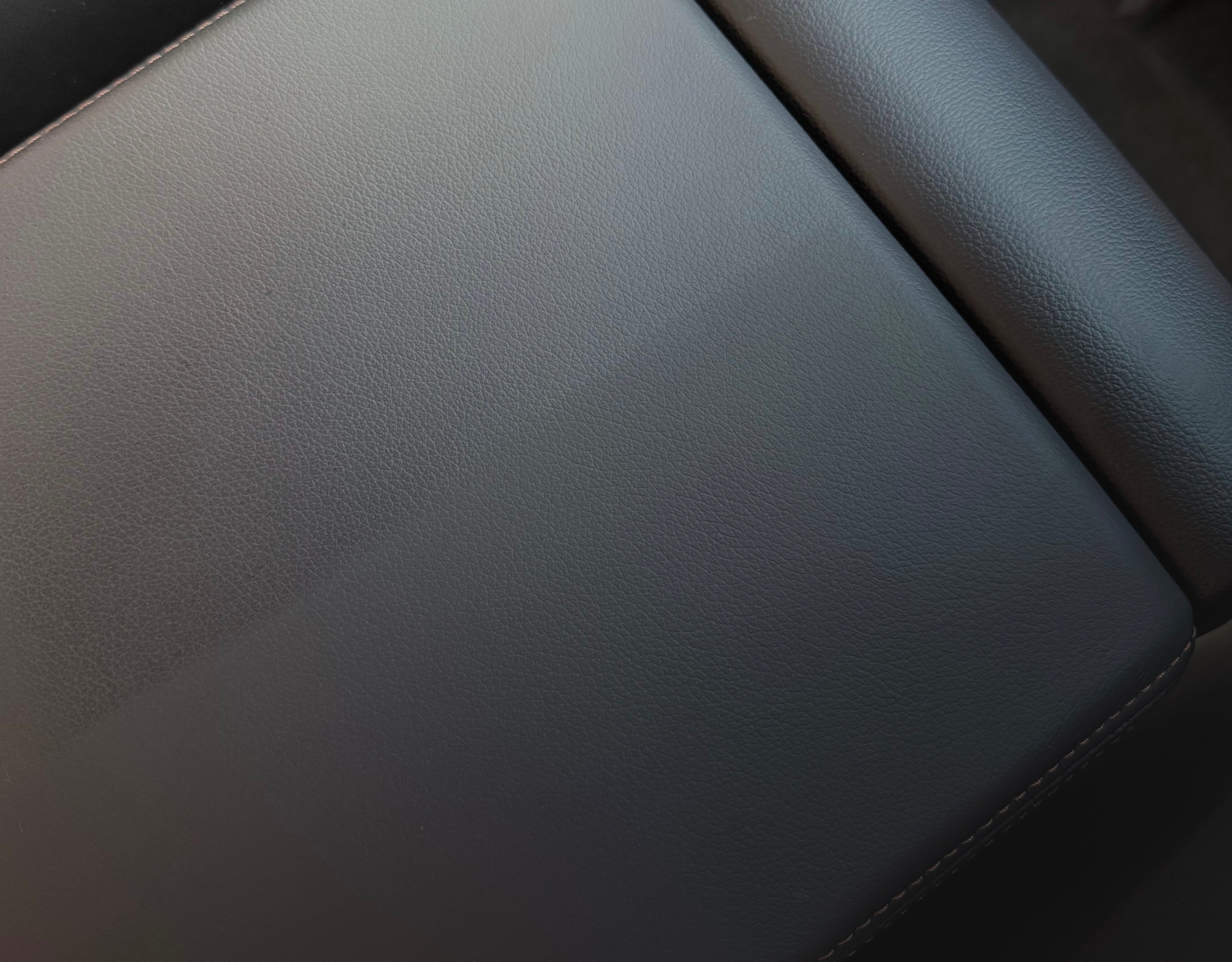 82 LEATHER – Pulitore per tessuti, pelle, ecopelle e Alcantara